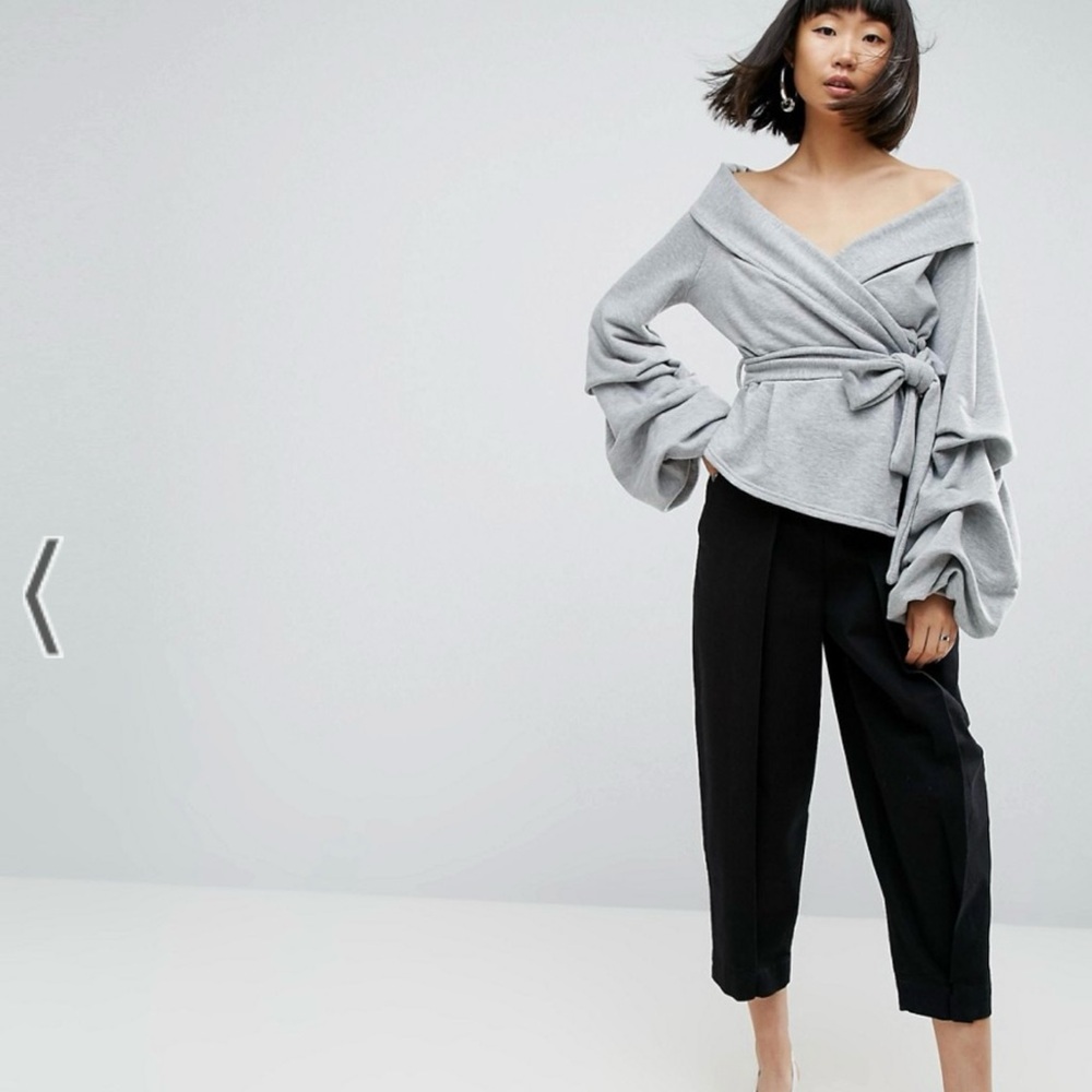 Chic Off-Shoulder Gray Top without Belt